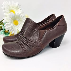 BareTraps Harlie Pleated Leather Bootie Sz 8